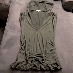 LaRok green M Robin Hood top